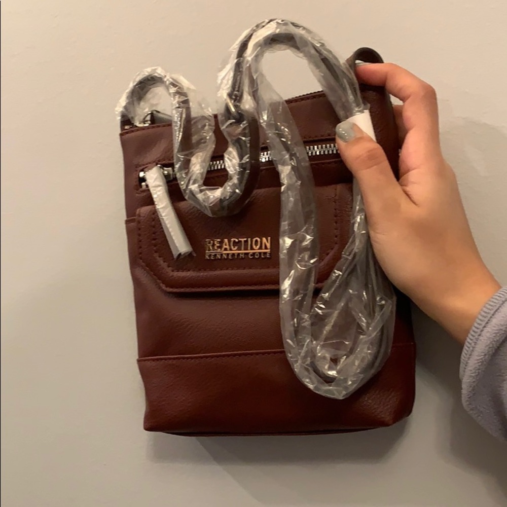 Burgundy Kenneth Cole reaction crossbody purse